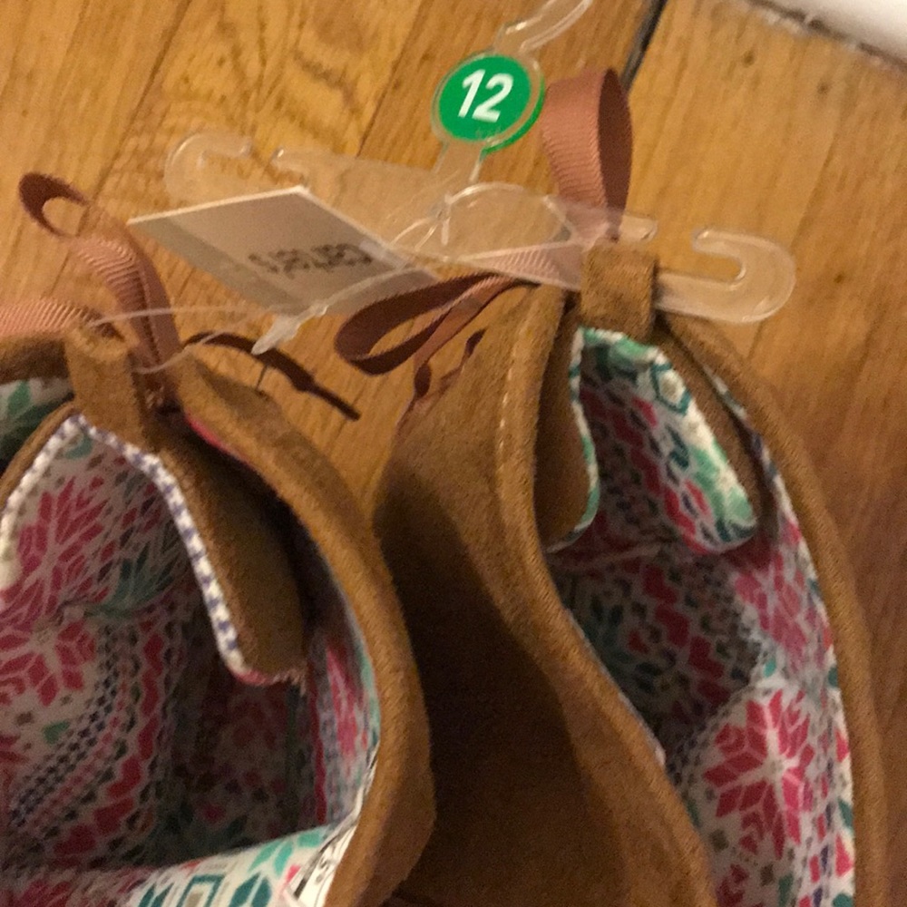 Girls Tan Boots - Picture 2 of 4
